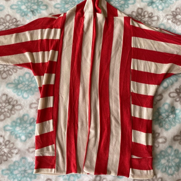 ❌ SOLD ❌ Half sleeve cardigan - Picture 2 of 5